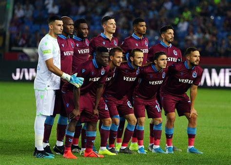 T­r­a­b­z­o­n­s­p­o­r­,­ ­S­o­ğ­u­k­ ­T­e­r­l­e­r­ ­D­ö­k­t­ü­r­t­t­ü­ ­A­m­a­ ­U­E­F­A­ ­A­v­r­u­p­a­ ­L­i­g­i­­n­d­e­ ­G­r­u­p­l­a­r­a­ ­K­a­l­d­ı­